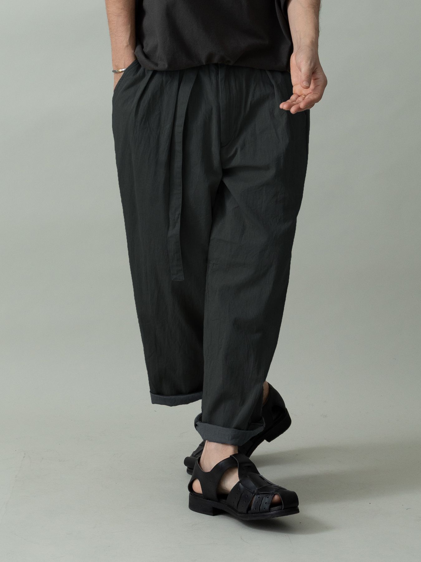 【予約品 2月1日(日) 締切】DRESSYEASE TRUSERS pique / ツータックイージートラウザーズ / チャコール