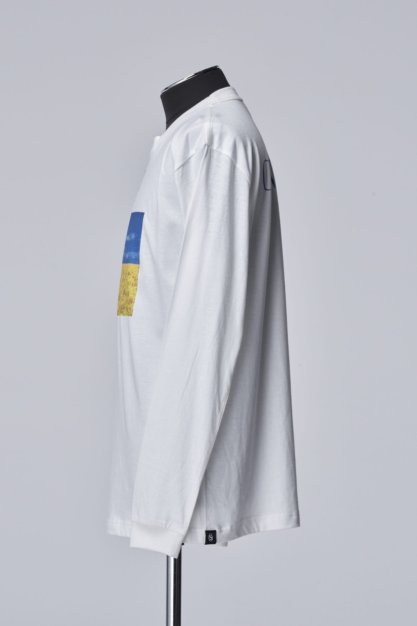 《予約》 UKRAINE-CharityLongSleevesT-Shirt / ホワイト 【THE ONENESS】 10月以降入荷予定