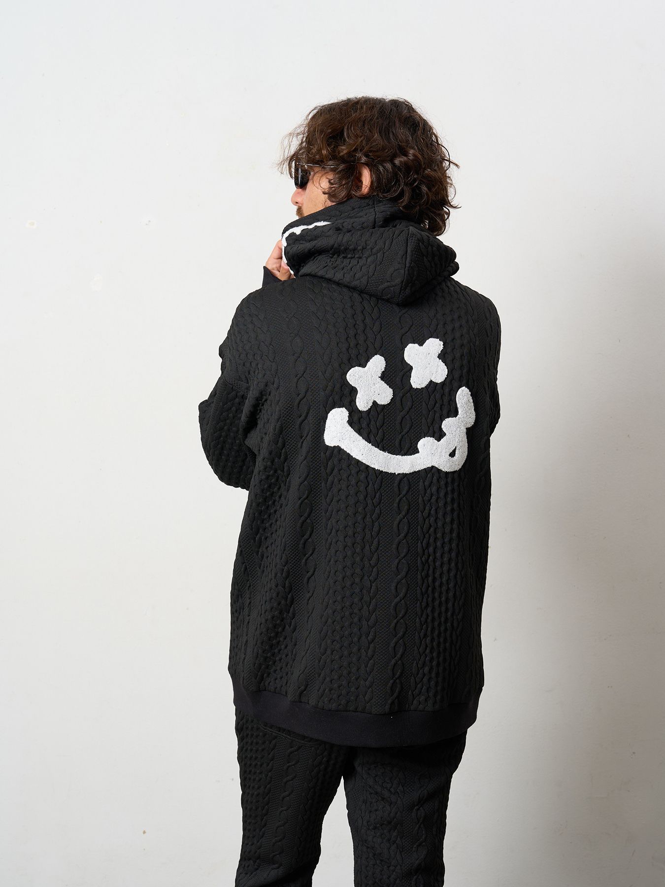 【予約品 5月8日(木) AM10時 締切】  ケーブルジャガードダブルフェイス サガラ刺繍ジップパーカー / ブラック