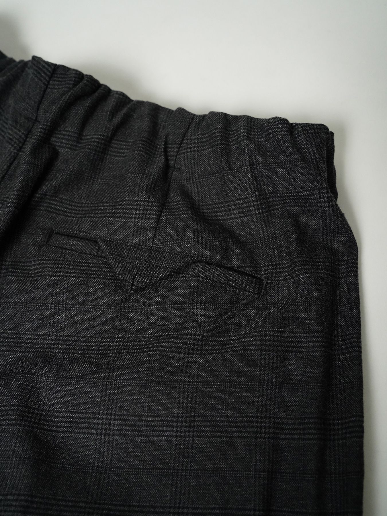【予約品 7月5日(日) 締切】DRESSYEASE TRUSERS / ドレッシーイーズトラウザーズ / チャコール（チェック）