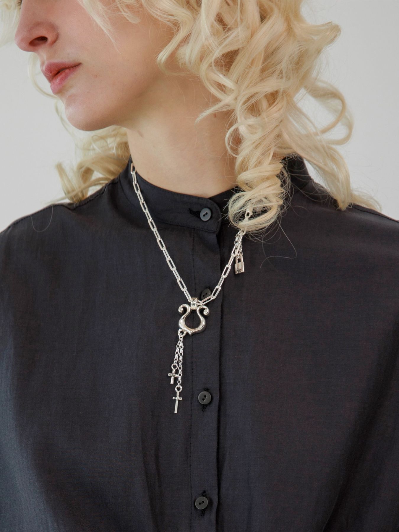 《受注生産》RHYTHMIC HORSESHOE LARGE with CROSSES 4C #1 NECKLACE / リズミックホースシュー・L ウィズ クロス 4C #1 ネックレス / 注文から2～3週間後入荷予定