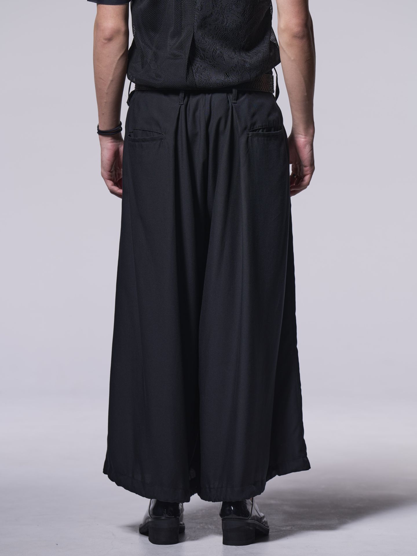 《予約品》 SharringWideTuckSlacks / ワイドタックスラックス / ブラック