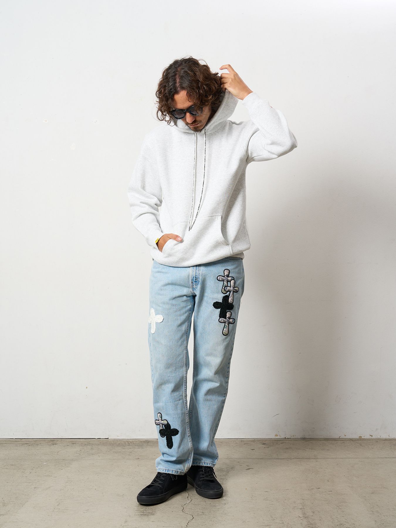 【予約品 5月8日(木) AM10時 締切】 TC裏毛起毛 PEACE AFTER DEATH&マルチパッチワーク プルパーカー / アッシュ