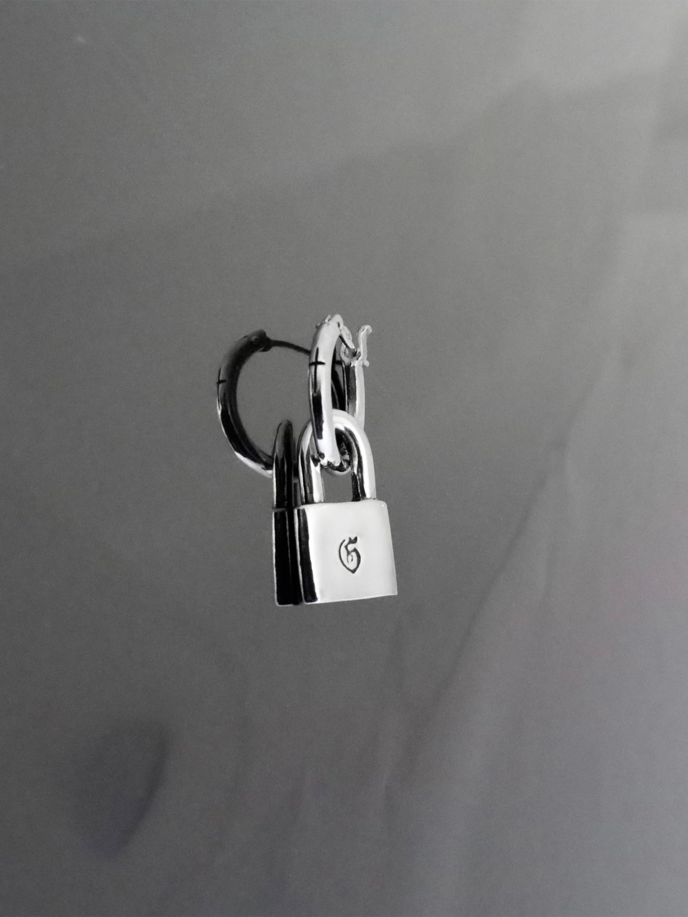 《受注生産》CROSS THIN HOOP with PADLOCK / クロスシンフープ ウィズ パドロック / 注文から1～2週間後入荷予定