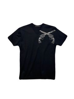 【予約品 3月9日(月) 18:00 締切】FRONT CROSSGUN T / クリスタル メタル クロスガン Vネック Tシャツ / ブラック