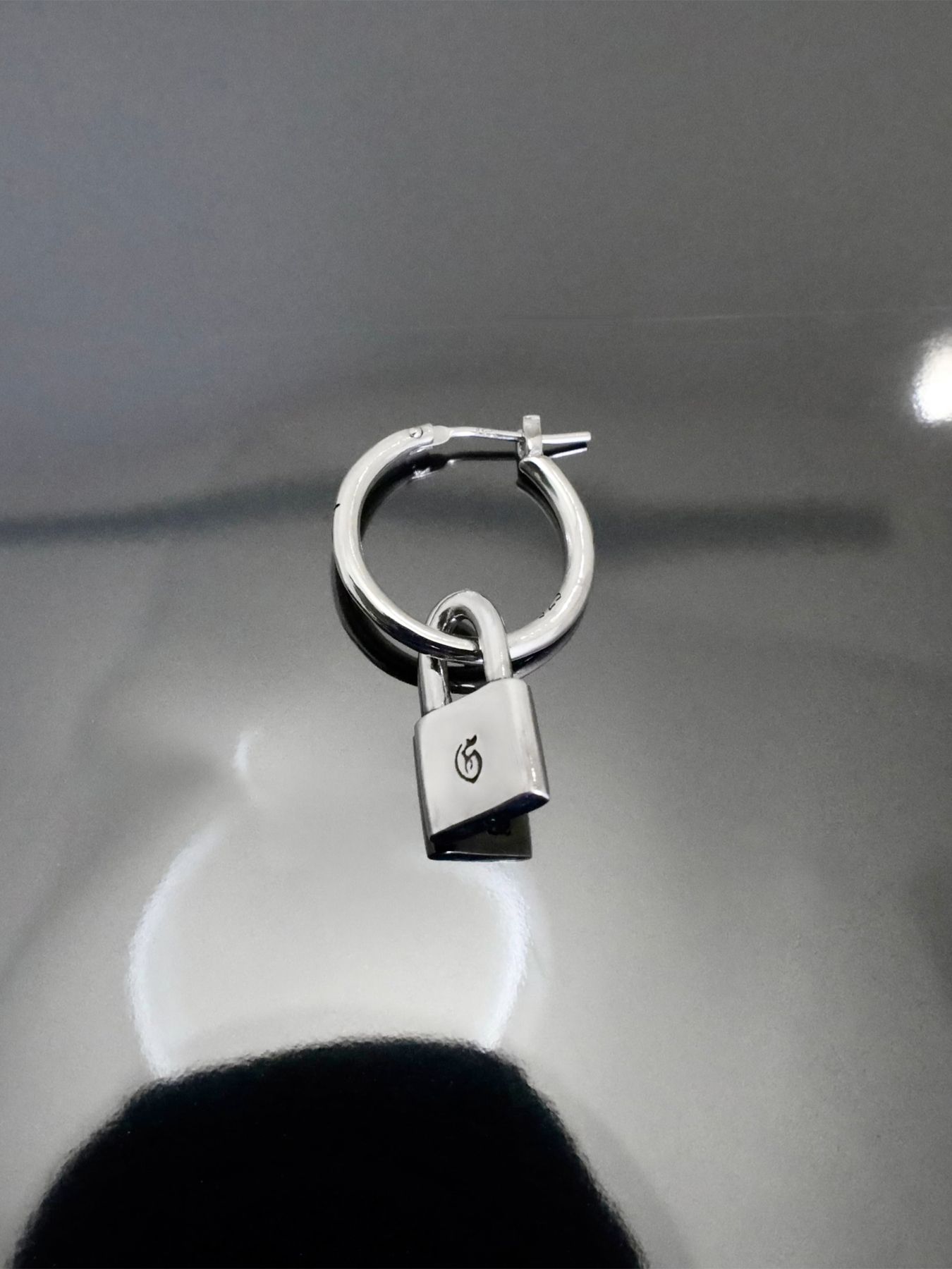《受注生産》CROSS THIN HOOP [LARGE] with PADLOCK / クロスシンフープ ・Lウィズ パドロック / 注文から1～2週間後入荷予定