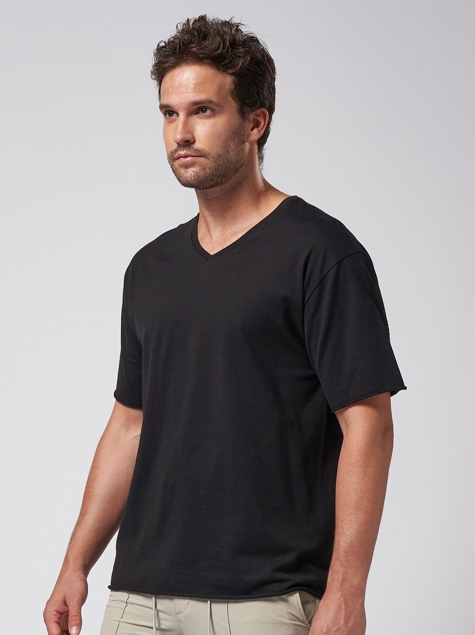 《予約品》 wide cut-off V-neck S/S / VネックTシャツ / ブラック