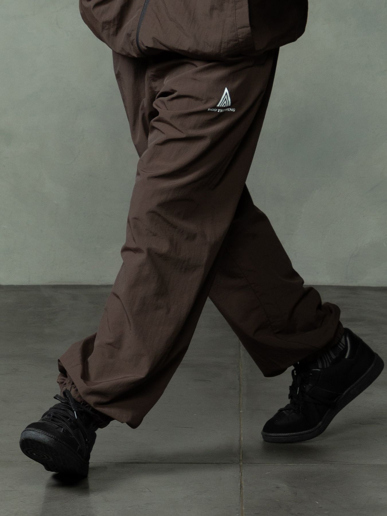 【予約品 7月5日(日) 締切】DAYGLYDE TRACKPANTS / ナイロンパンツ / ダークブラウン