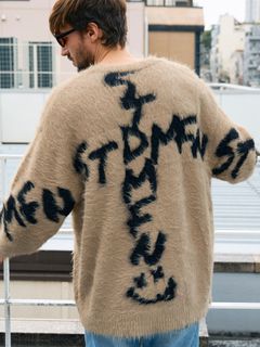 【予約品 5月8日(木) AM10時 締切】 ナイロンフェザーヤーン ビックロゴクロスインターシャシャギープルオーバー / ベージュ