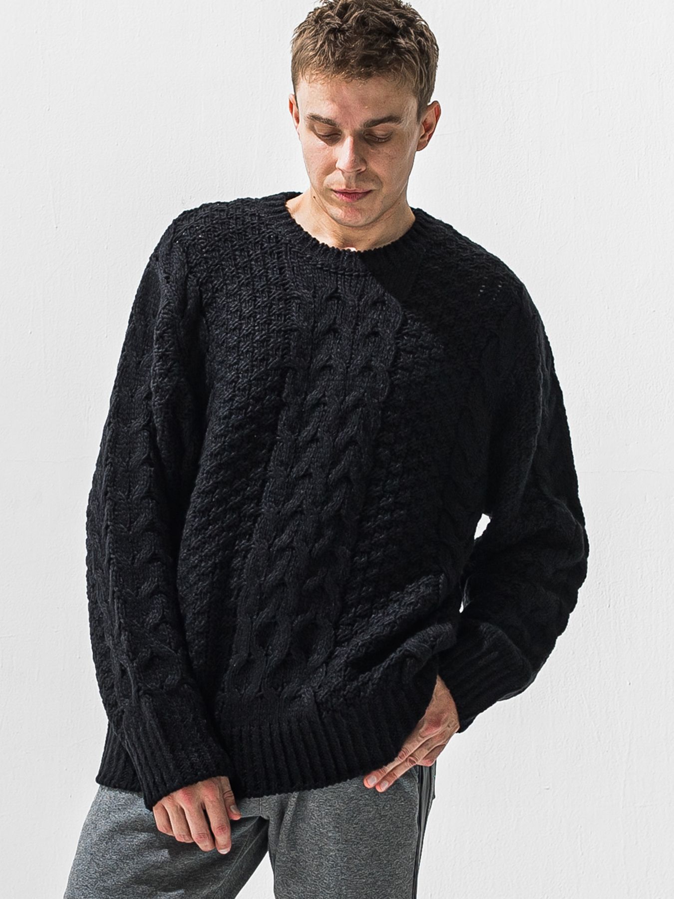 【予約品 9月6日(日) 締切】CABLE LAW SWEATER / ケーブル編みローゲージセーター / ブラック
