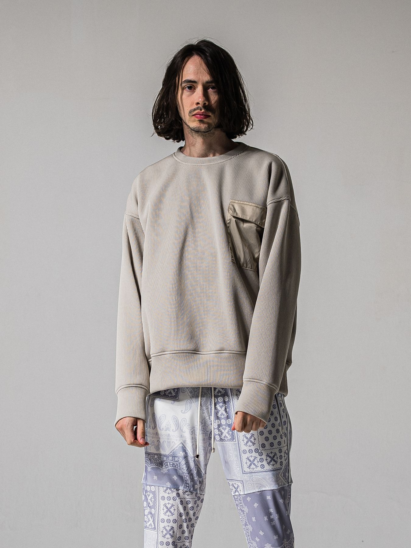 【予約品 11月16日(日) 締切】AZE MILITARY DROP TRAINER / 畔編みニット トレーナー / グレージュ