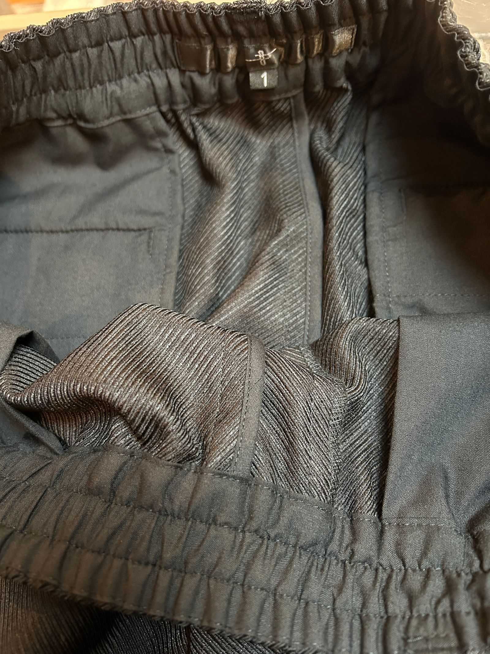 ワイドレッグタックトラウザース 857006-382Pブラック【NOID.】