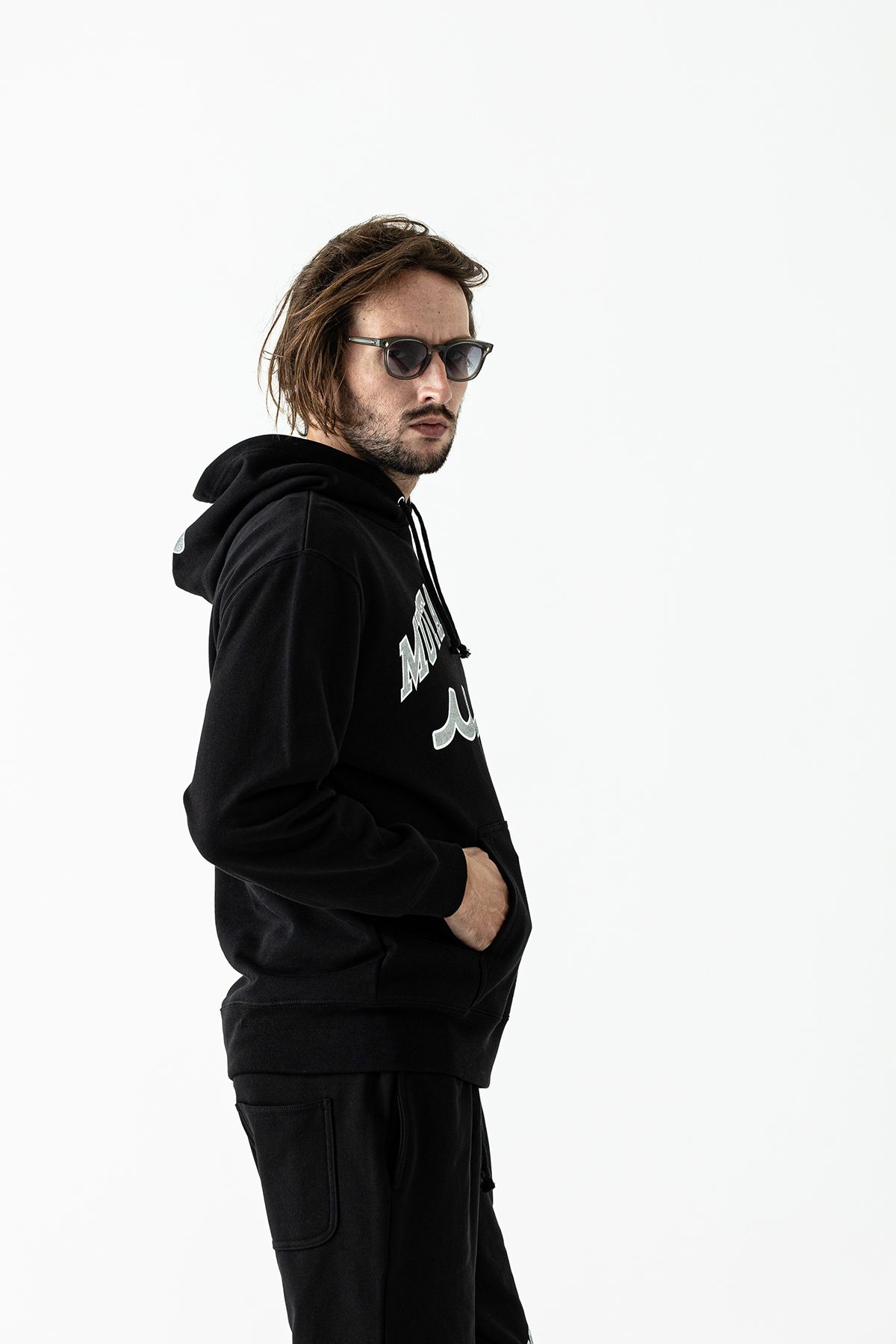 (muta College Logo Hooded Sweatshirt /  ブラック  【Acanthus×muta】