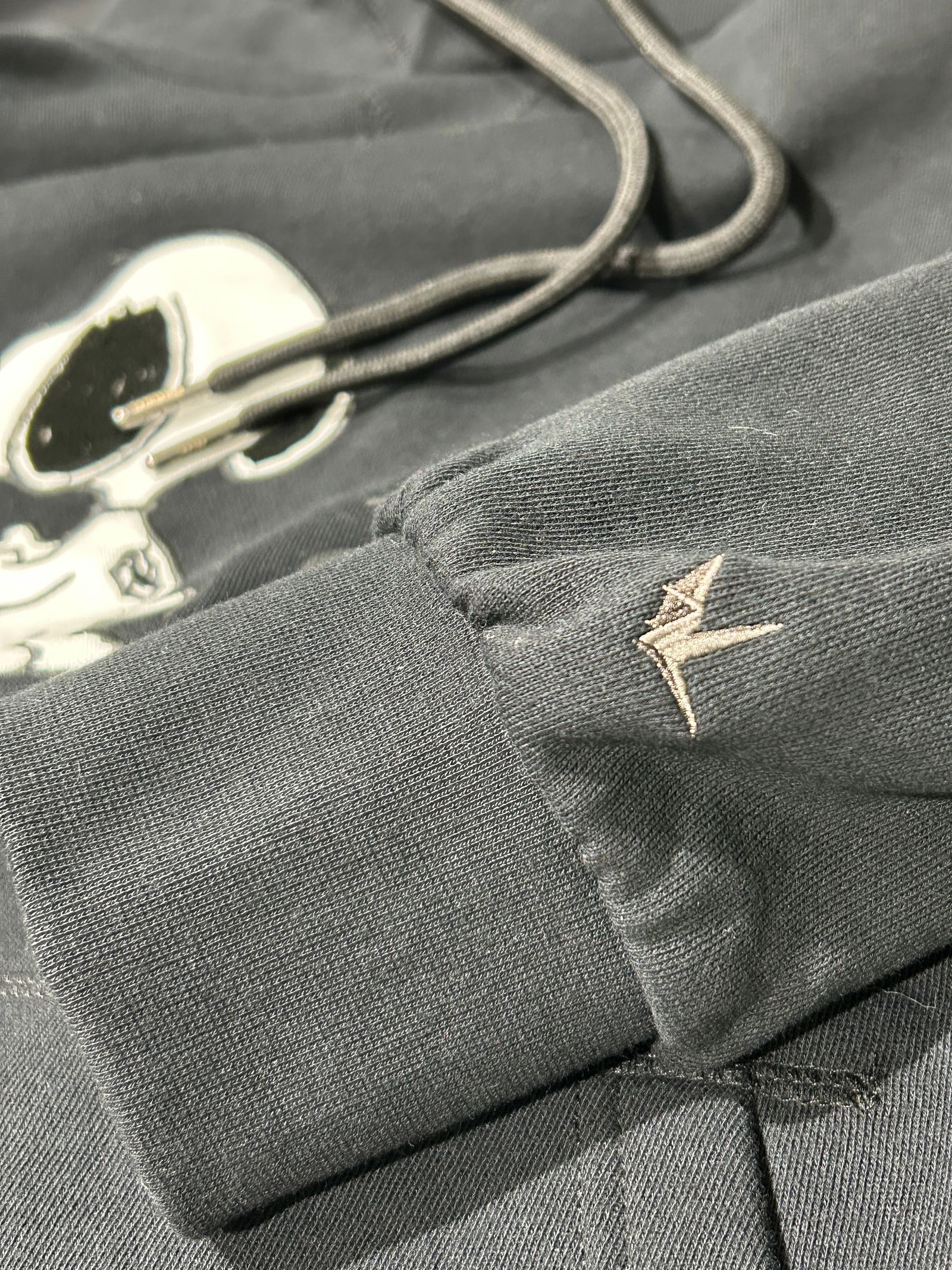 スヌーピーフーディープルオーバーコラボ BLACK 【PEANUTS ×1PIU1UGUALE3 RELAX】