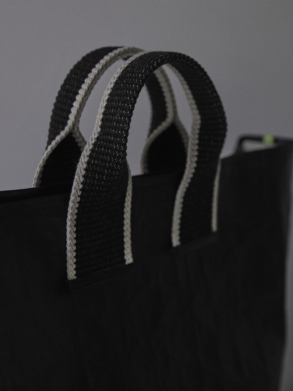 《予約品》 Dyneema® Leather トートバッグ  / ブラック / 即納