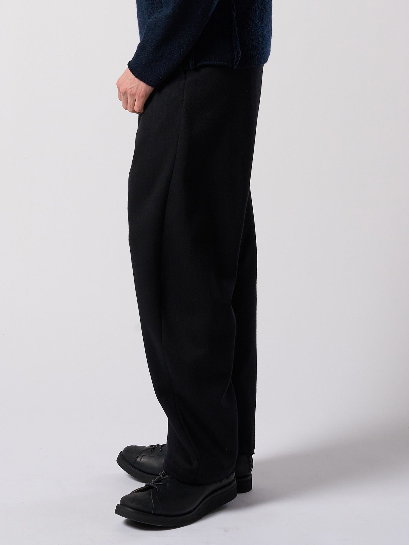 【予約品 4月19日(日) 18時締切】venetian stripe wide banana slacks / ヴェネツィアン ストライプ ワイドバナナスラックス / ブラック
