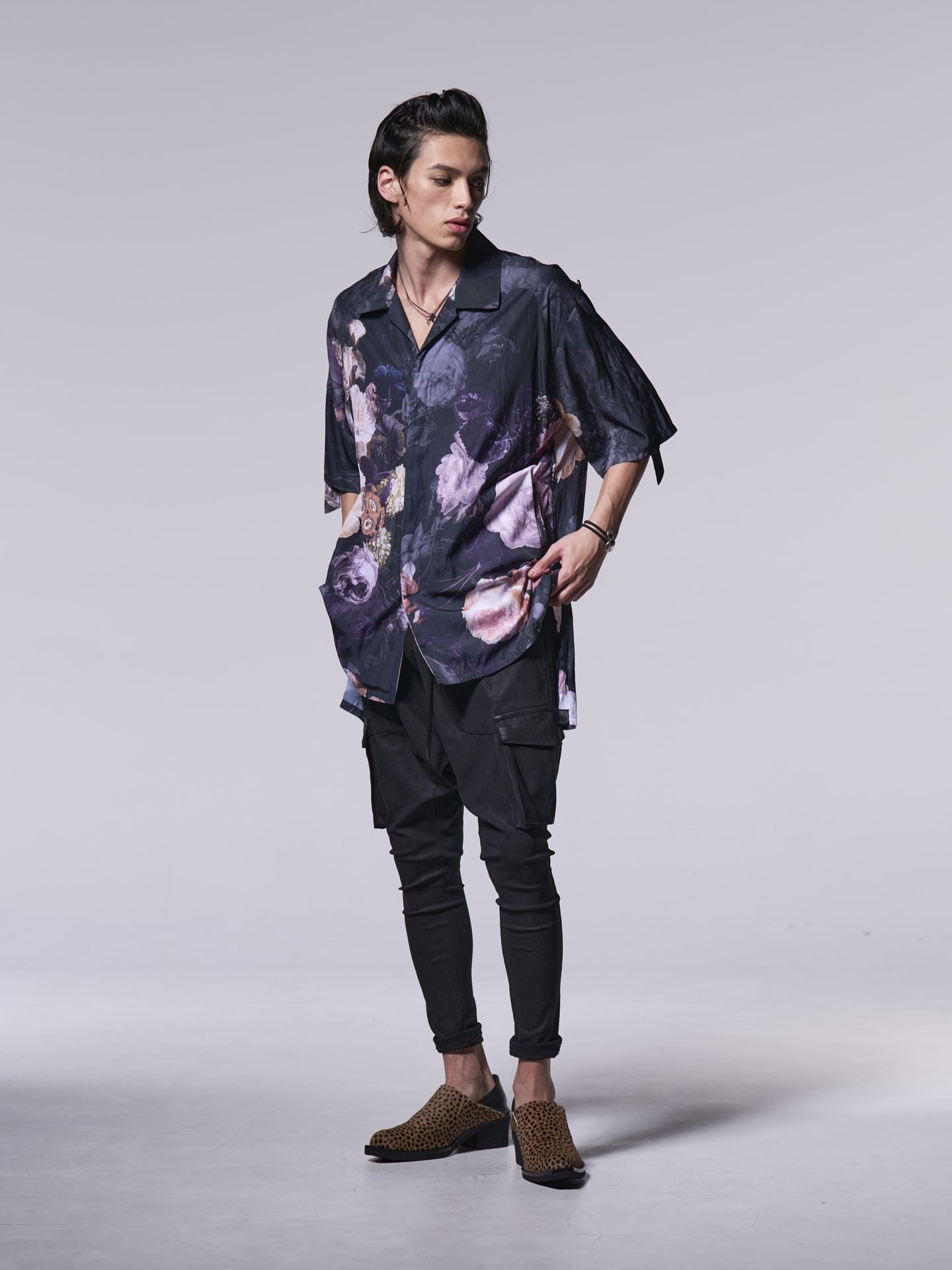 《予約品》 KAIKIN-HIYOKU Shirt / 開襟比翼シャツ / ブラック・フローラ柄