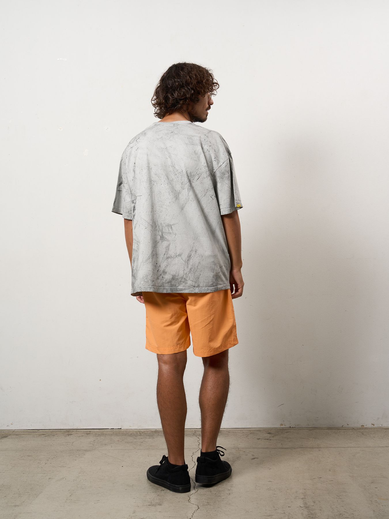 【予約品 10月16日(木) 締切】7oz ピグメントウォッシュドコットン天竺 フラワーフォームプリント SSシャツ / ライトグレー