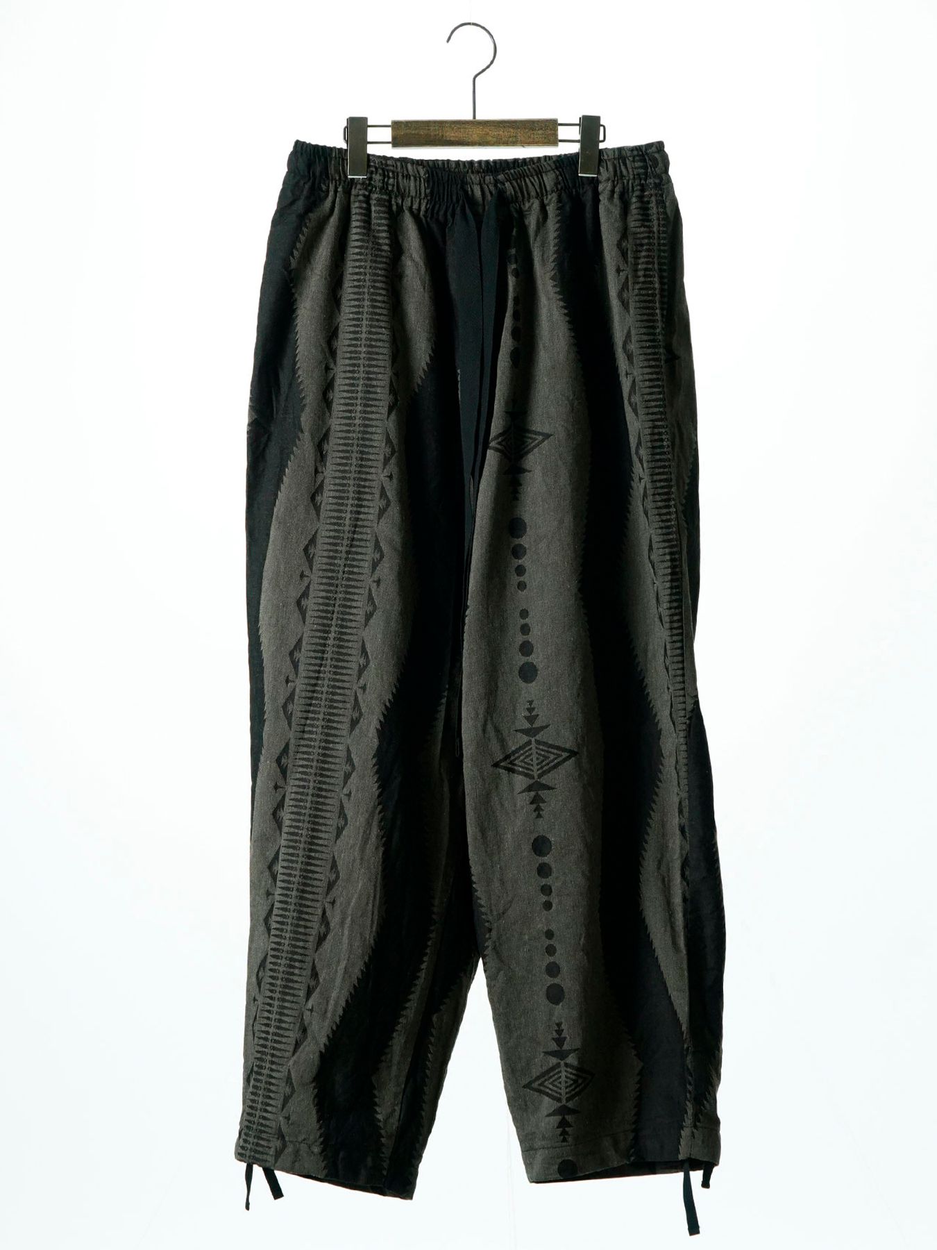 【予約品 6月2日(月) AM10時 締切】FOLKESTRIPE TROUSERS / イージートラウザーズ / チャコール×ブラック