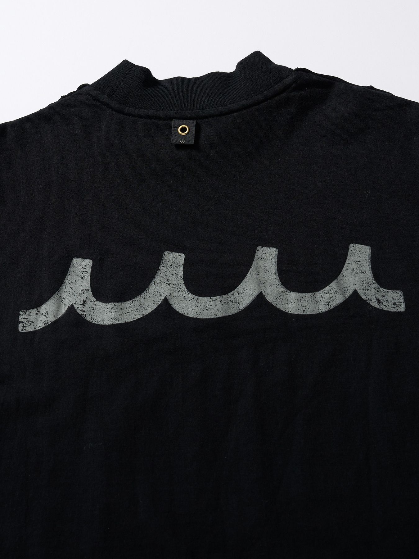 【予約品 1月25日(日) 締切】muta × wjk collection：cut-off mock S/S (printed) / カットオフ モックネック ショートスリーブ / ディープブラック