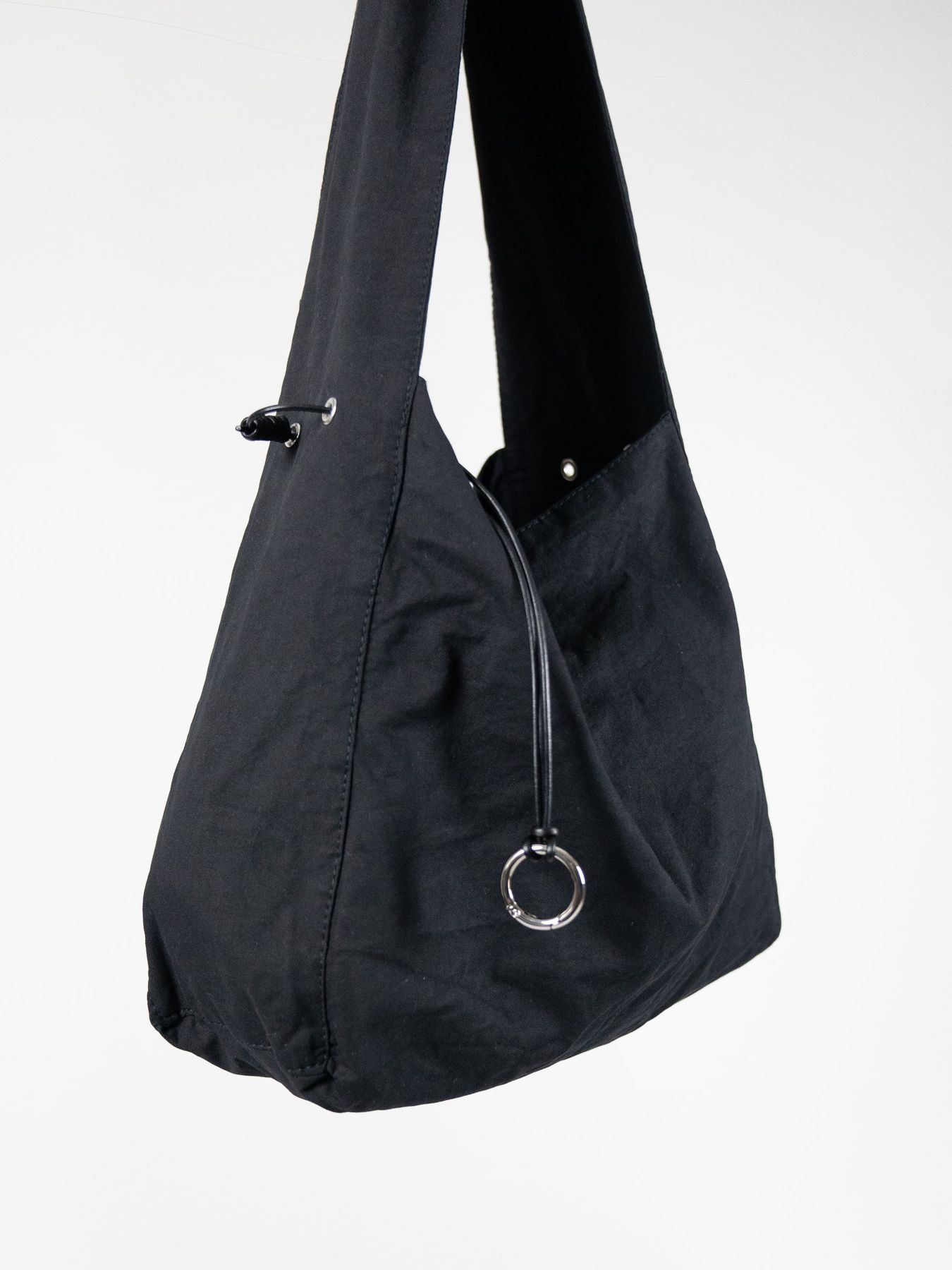 LEATHER CORD SHOULDER BAG / ショルダーバッグ / ブラック 【Iroquois.SENTI】