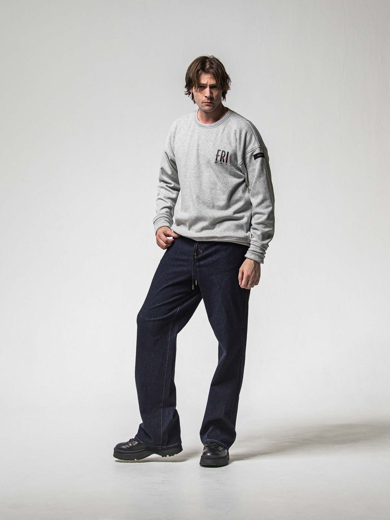 【予約品 8月31日(日) 締切】FRIDAY STANDARD LOGO VEROURS FLEECE TRAINER / FRIDAYコラボ スタンダードロゴ ベロアフリース トレーナー / グレー