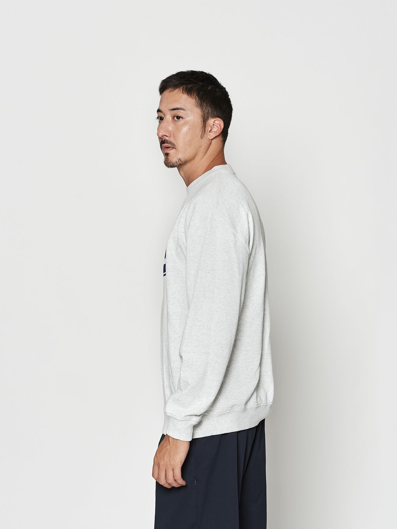 【予約品 10月9日(木) 締切】muta Aging Circle Logo Crewneck / スウェット / アッシュグレー【Acanthus × muta MARINE】