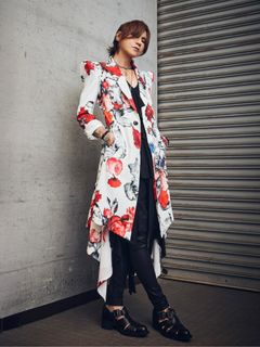 【予約品 10月26日(月) 締切】《Costume Line》THEONENESS-FLORA Power Shoulder Flare Jacket / パワーショルダー フレアジャケット / ホワイト