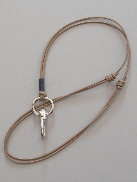 《予約品》 HOOK CARABINER LEATHER STRAP / フック式ネックストラップ / キャメル 【Iroquois.SENTI】