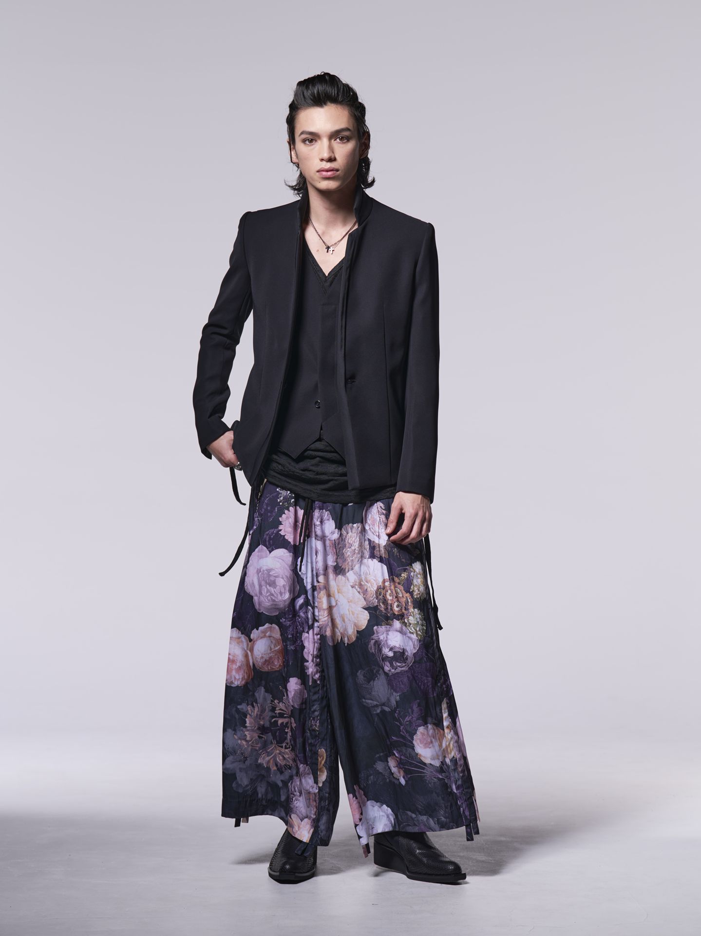 《予約品》 SharringWideTuckSlacks / ワイドタックスラックス / ブラック・フローラ柄