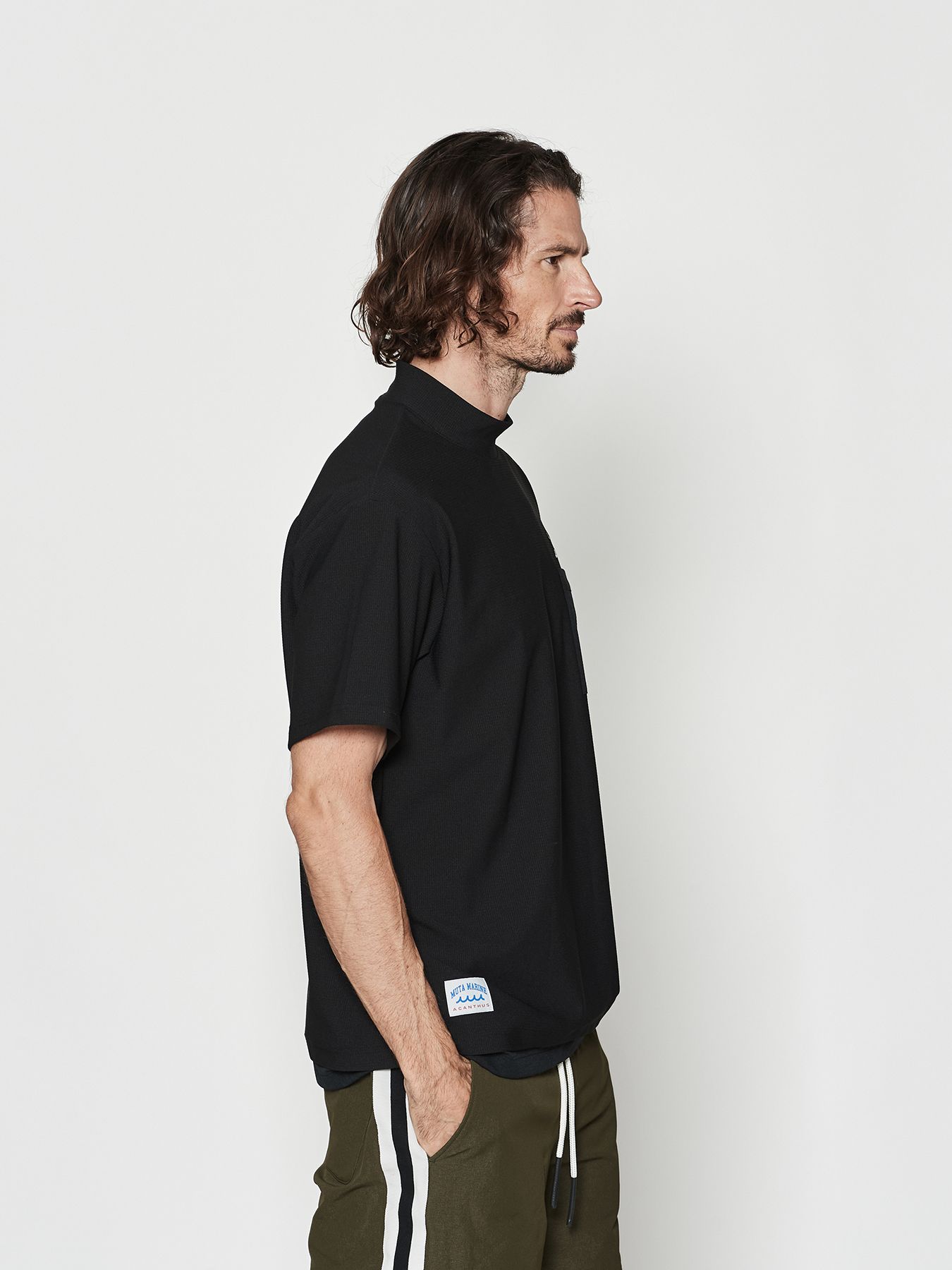 【予約品 10月9日(木) 締切】muta Mesh Mockneck S-S Top / モックネックTシャツ / ブラック【Acanthus × muta MARINE】