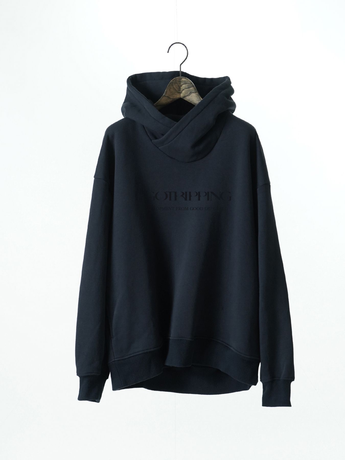 【予約品 5月27日(水) 締切】COWL-WOOLSWEATPARKA print / ロゴプリント スウェットパーカー / ネイビー