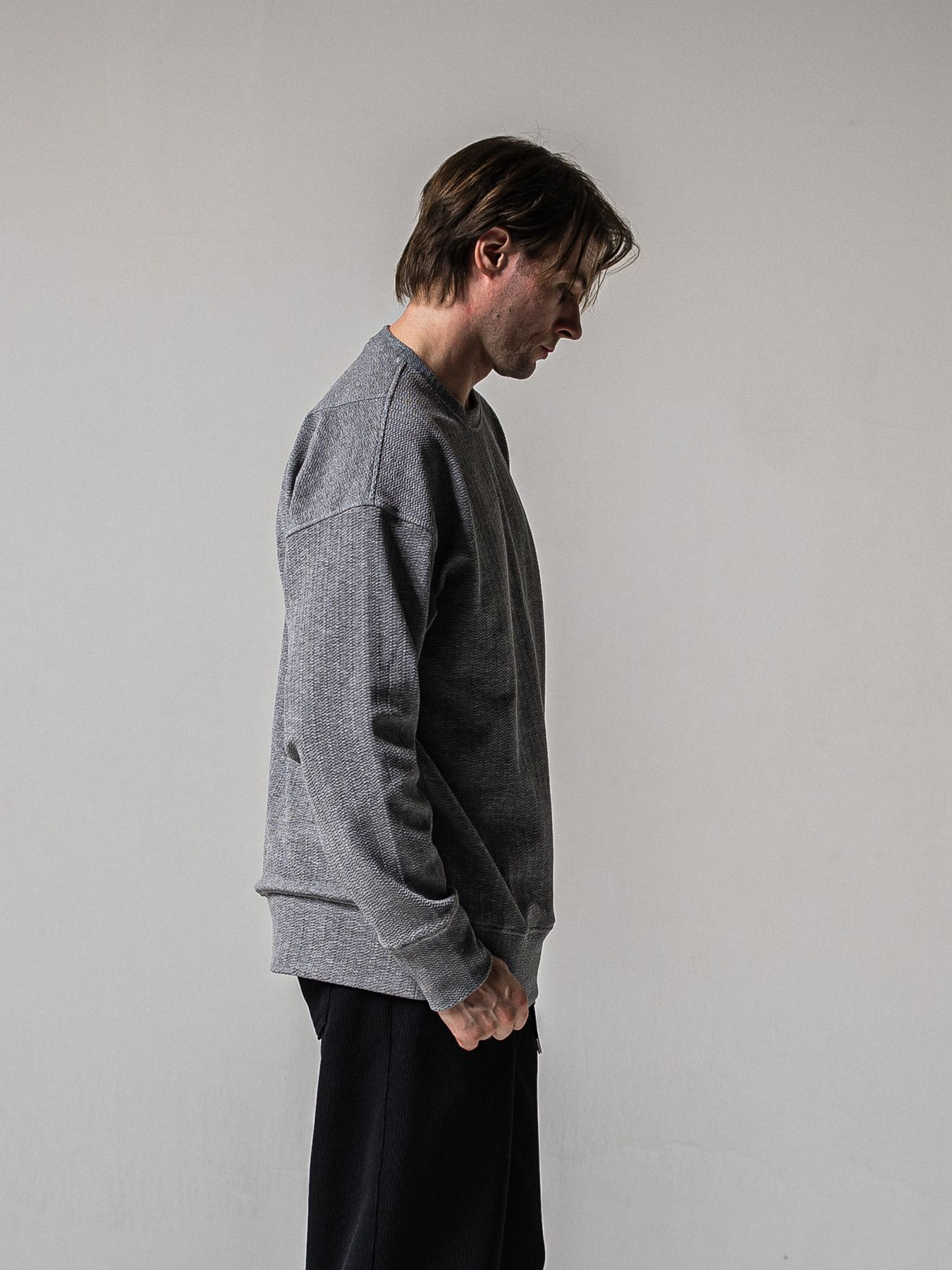 【予約品 11月16日(日) 締切】BLISTER TRAINER / ブリスターニット トレーナー  / グレー