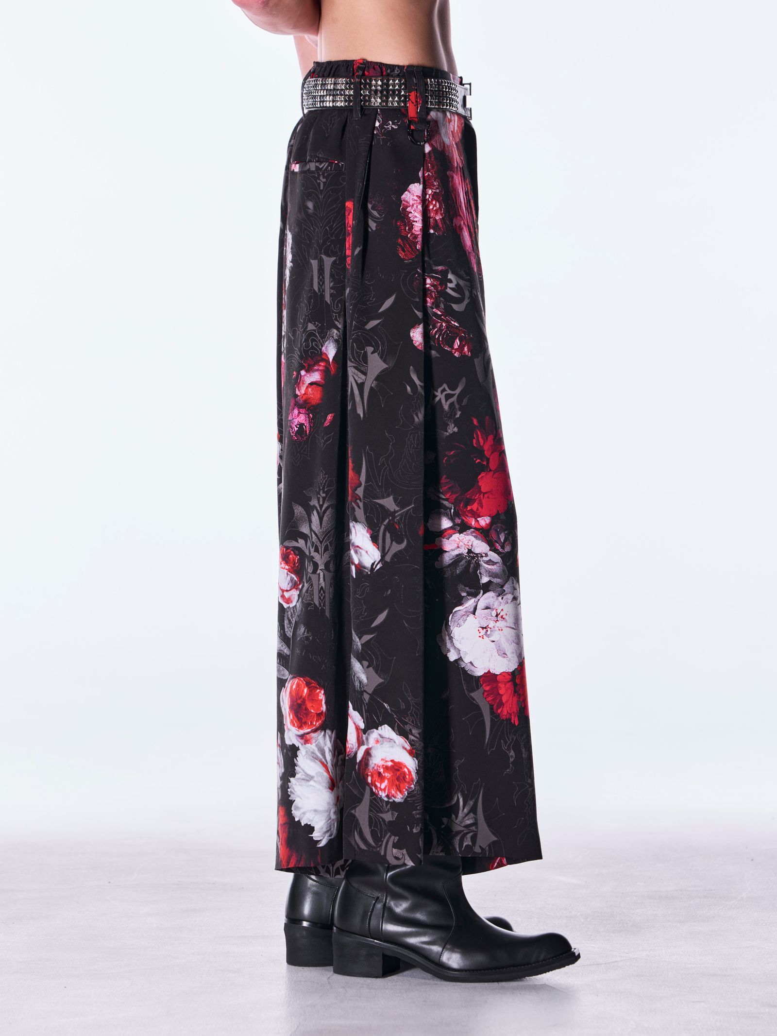 【予約品 6月29日(月) 締切】Goth Flora Suede Satin Wide Tuck Slacks / ワイドタックスラックス / ブラック