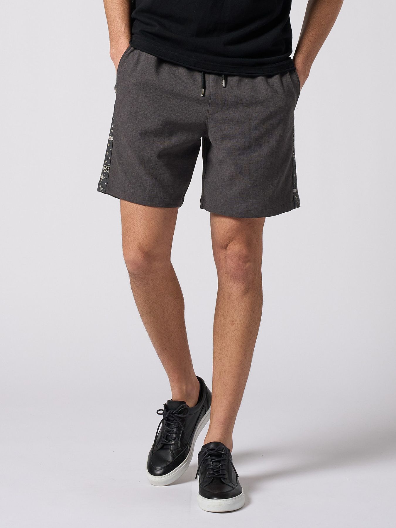 【予約品 1月25日(日) 締切】bandana print panel shorts / バンダナプリントパネル ショーツ / チャコール