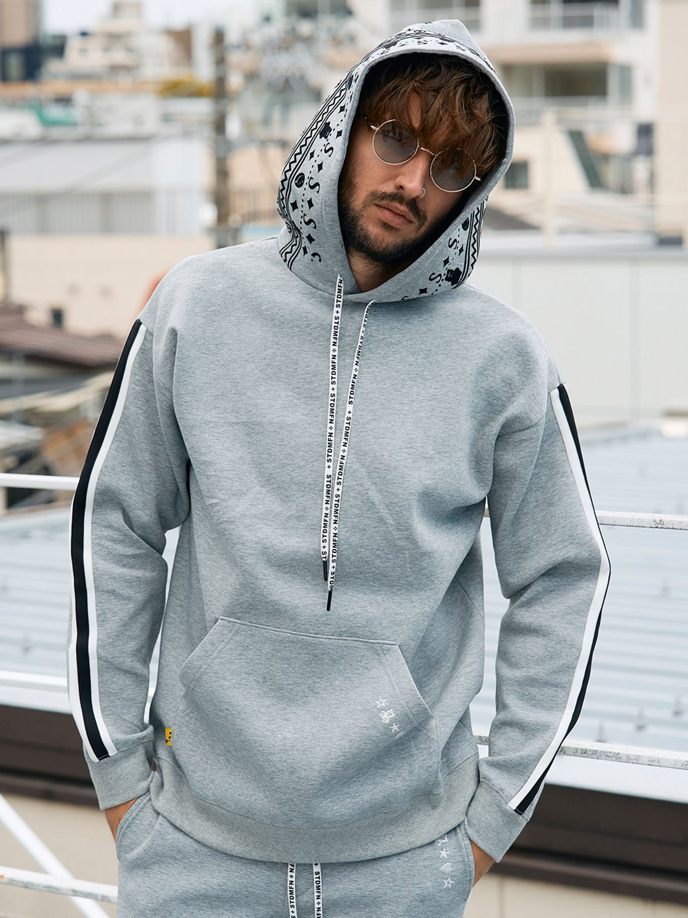 【予約品 5月8日(木) AM10時 締切】 T-Rストレッチポンチ スターノルディックフロッキーライン プルパーカー / M.グレー