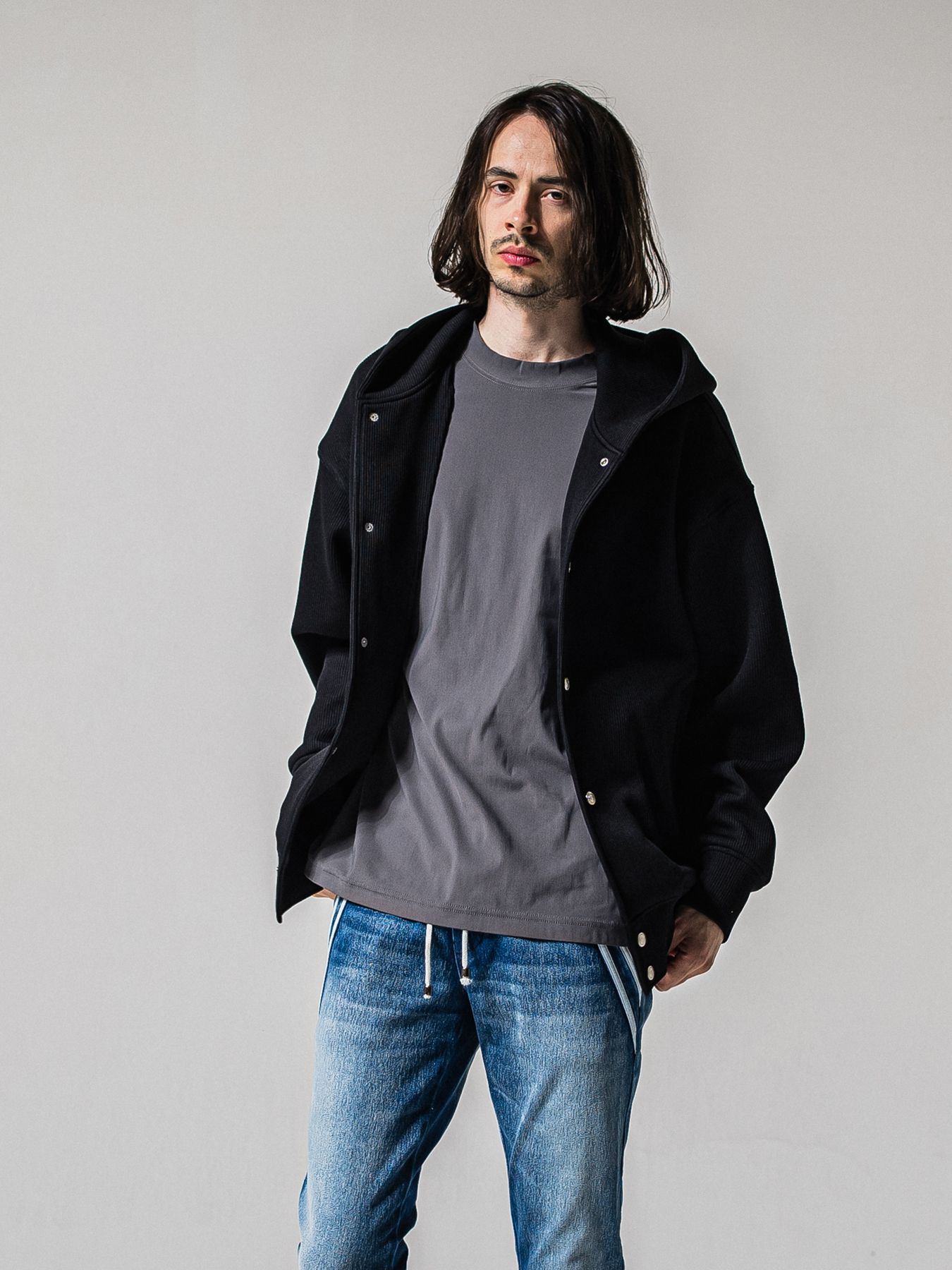 【予約品 11月16日(日) 締切】AZE VARSITY HOODIE / 畔編みニット フード付きスタジャン / ブラック