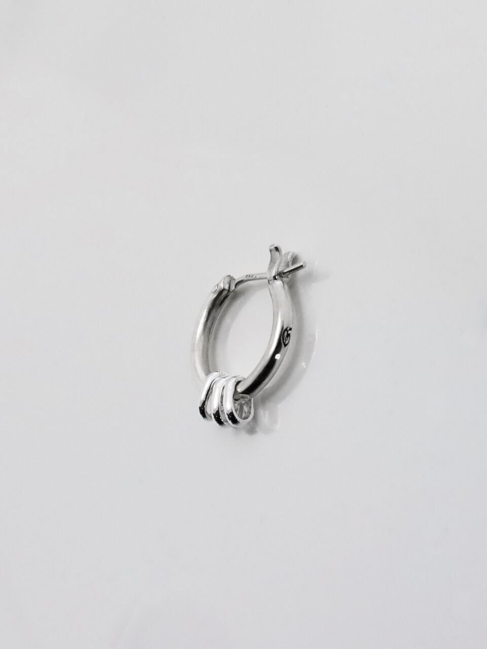 《受注生産》 THIN HOOP -raised by wolves- with OVAL / レイズド・バイ・ウルヴス シンフープ ウィズ オーバルピアス 【注文から2～3週間後入荷予定】