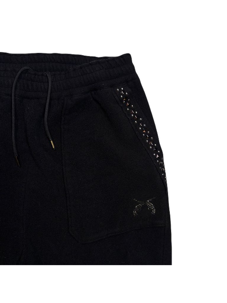 参考画像：左ポケット下のスワロフスキークリスタルのクロスガン