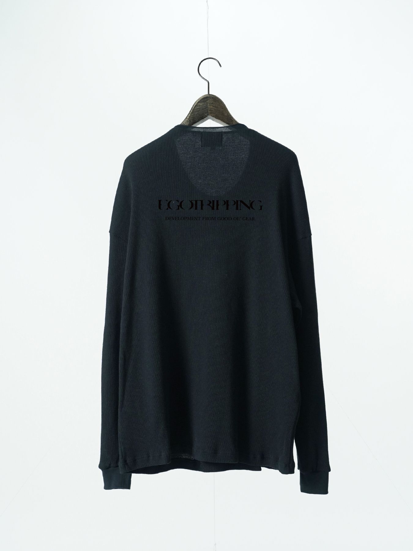 【予約品 5月27日(水) 締切】WOOLTHERMAL-TEE print / ロゴプリント ローリングネックTシャツ / チャコール