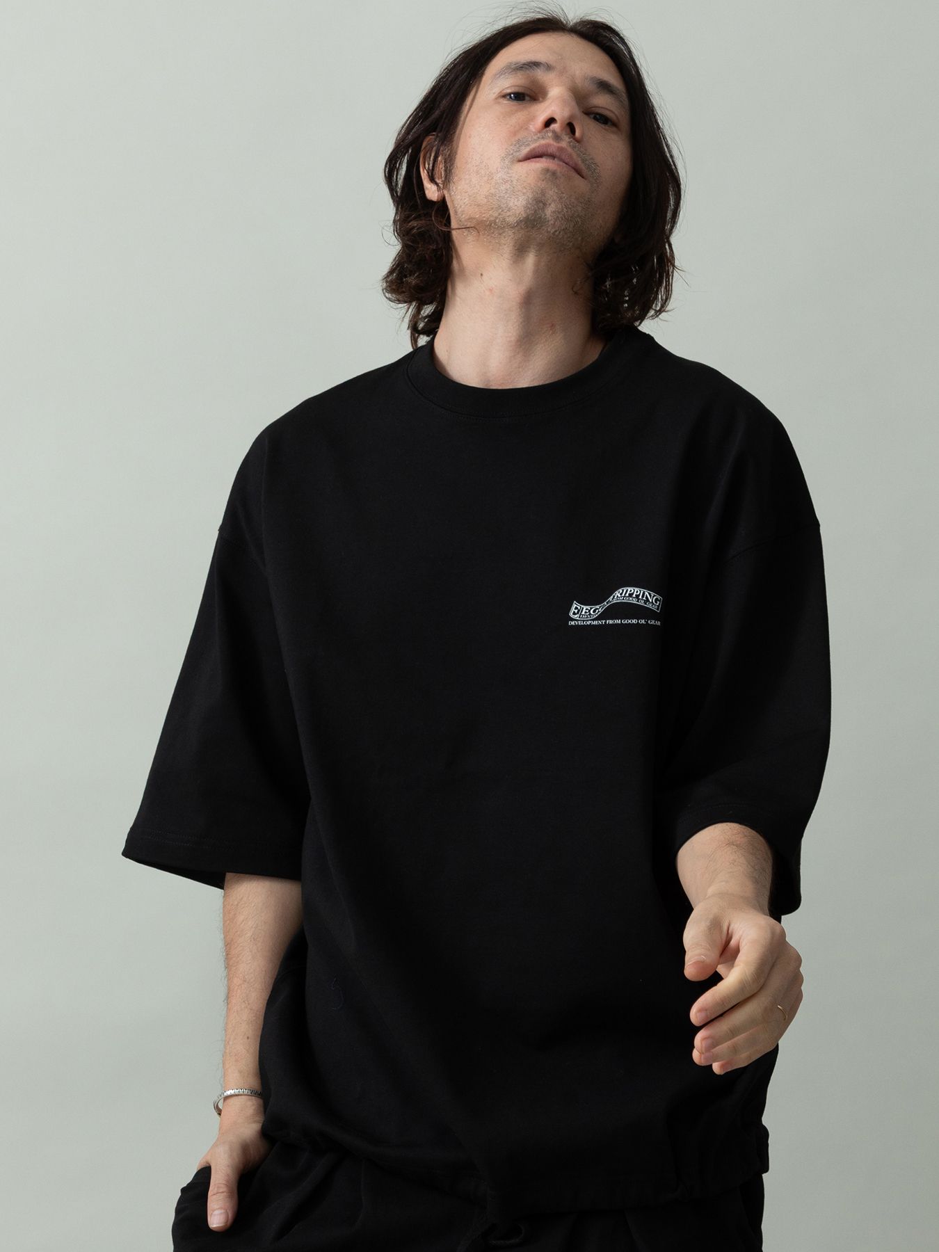【予約品 2月1日(日) 締切】HEAVYJERSEY wavy / ロゴプリント Tシャツ / ブラック