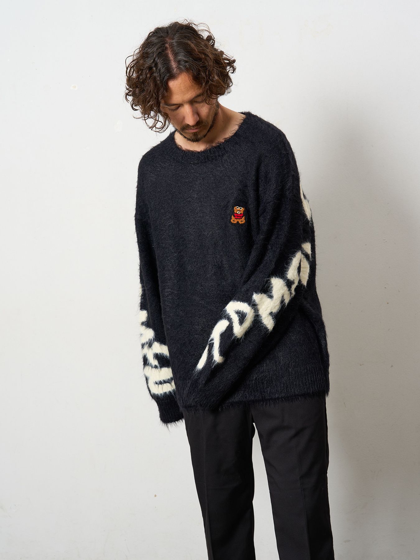 【予約品 5月8日(木) AM10時 締切】 ナイロンフェザーヤーン ビックロゴクロスインターシャシャギープルオーバー / ブラック