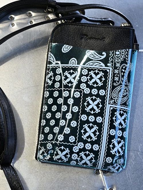 《予約品》 vermilion×RESOUND PVC Mobile pouch / ウォレットショルダーバッグ / アクア