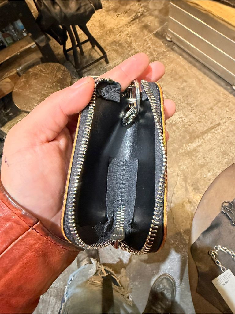 WIDEと同じくファスナーテープは見えない縫製になる予定です