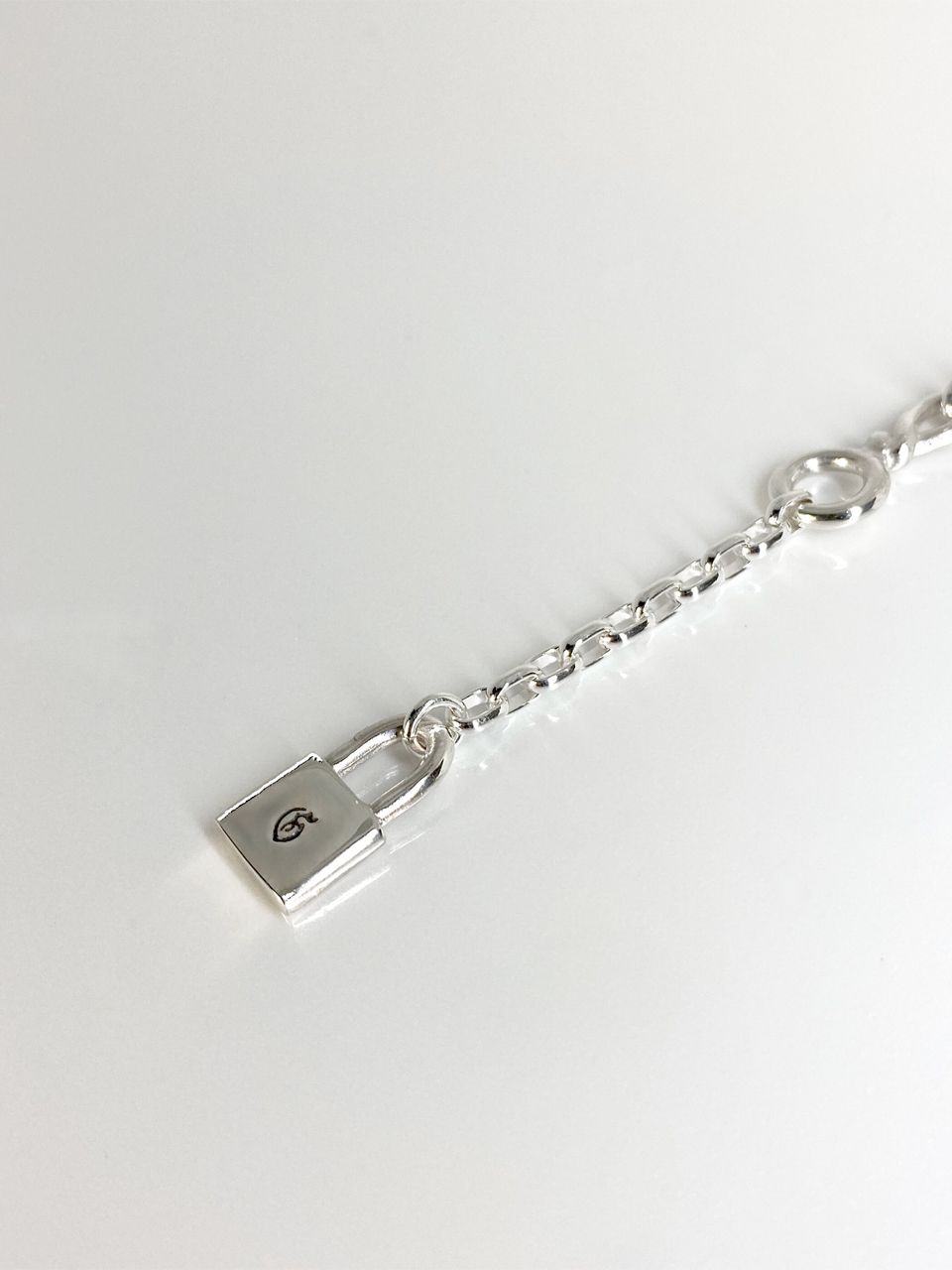 《受注生産》SNAKE CHAIN BRACELET w/ GARNET / スネークチェーンブレスレットガーネットアイズ / 注文から5～8週間後入荷予定