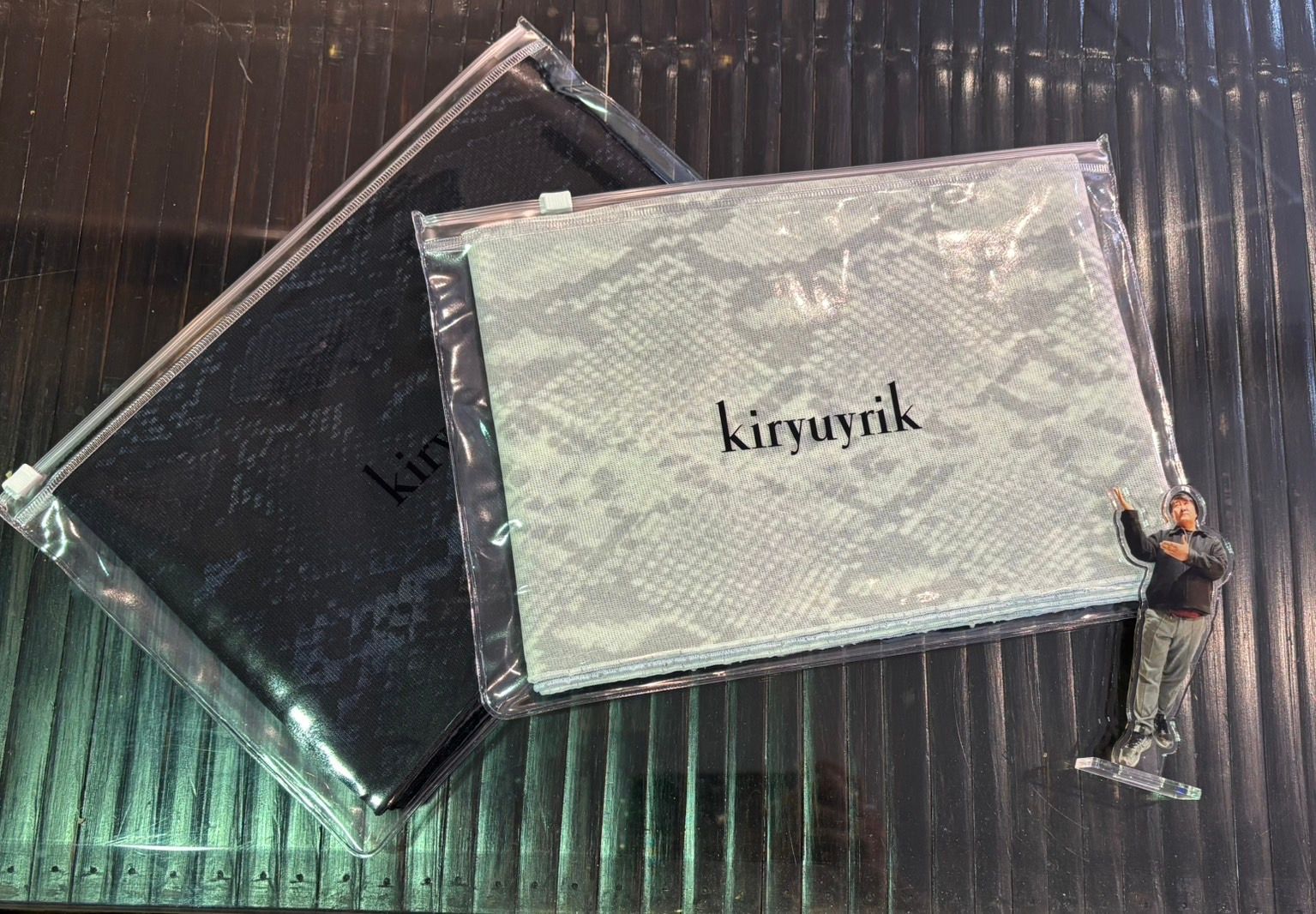 kiryuyrik - Python Mesh 17Stoal / パイソンメッシュストール