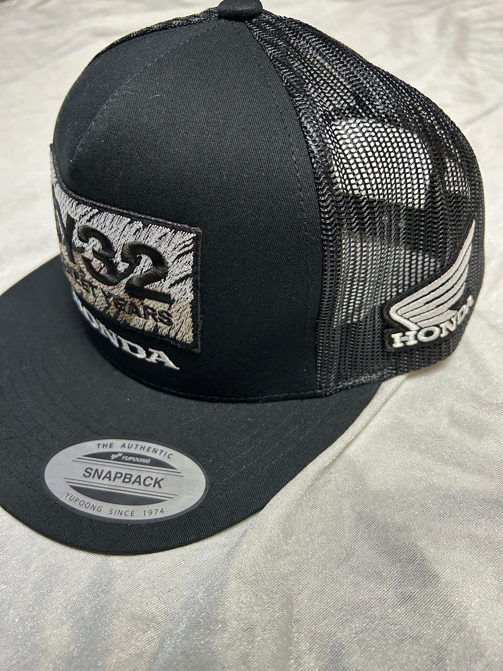 SY32 by SWEET YEARS - HONDAコラボHONDA×SY TRUCKER MESH CAPメッシュキャップ / BLACK  【SY32 by SWEET YEARS】 | BRYAN