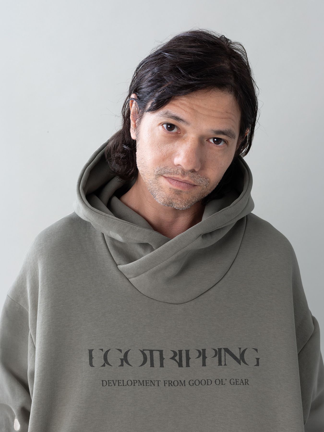 【予約品 5月27日(水) 締切】COWL-WOOLSWEATPARKA print / ロゴプリント スウェットパーカー / グレー