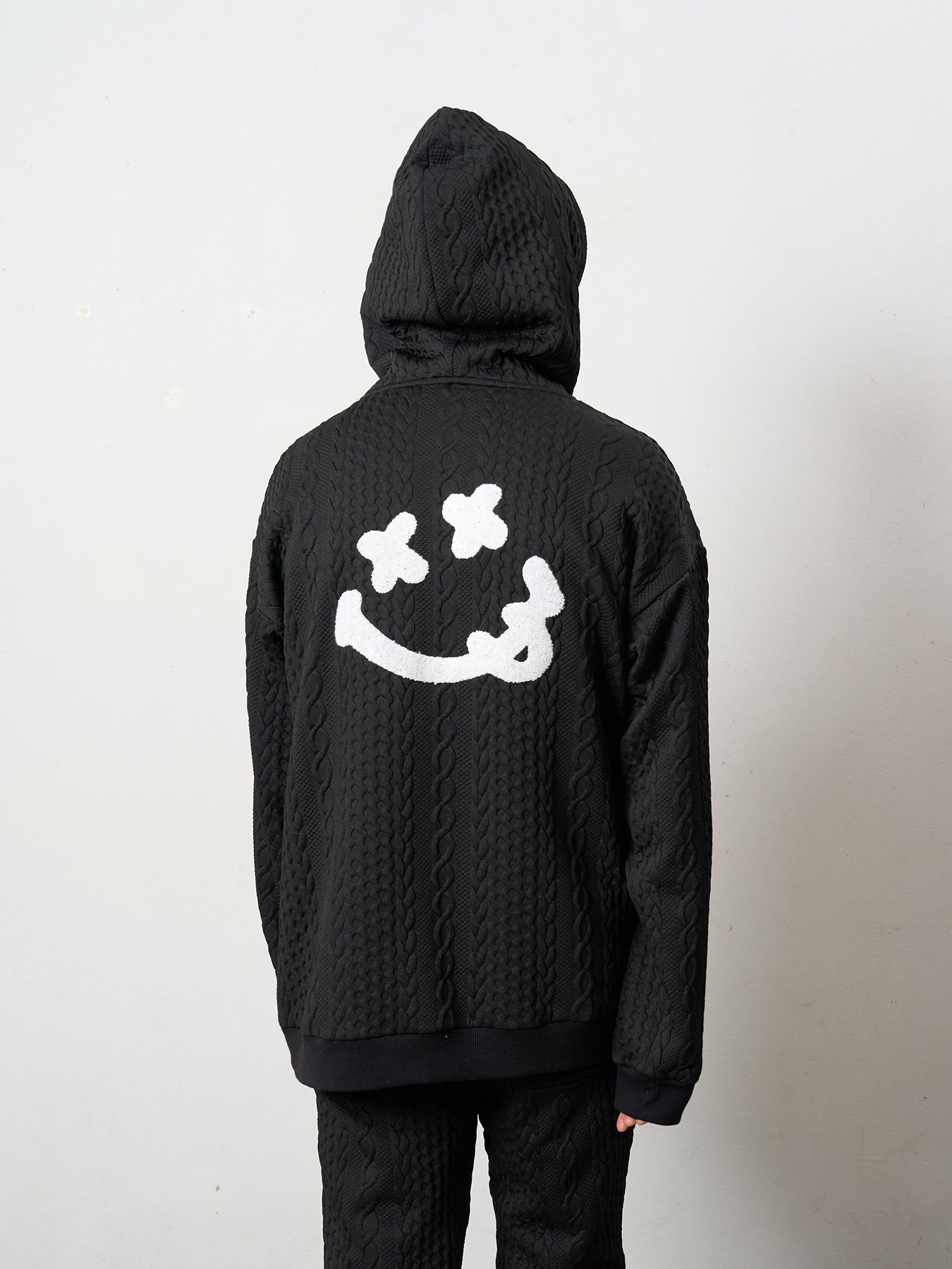 【予約品 5月8日(木) AM10時 締切】  ケーブルジャガードダブルフェイス サガラ刺繍ジップパーカー / ブラック