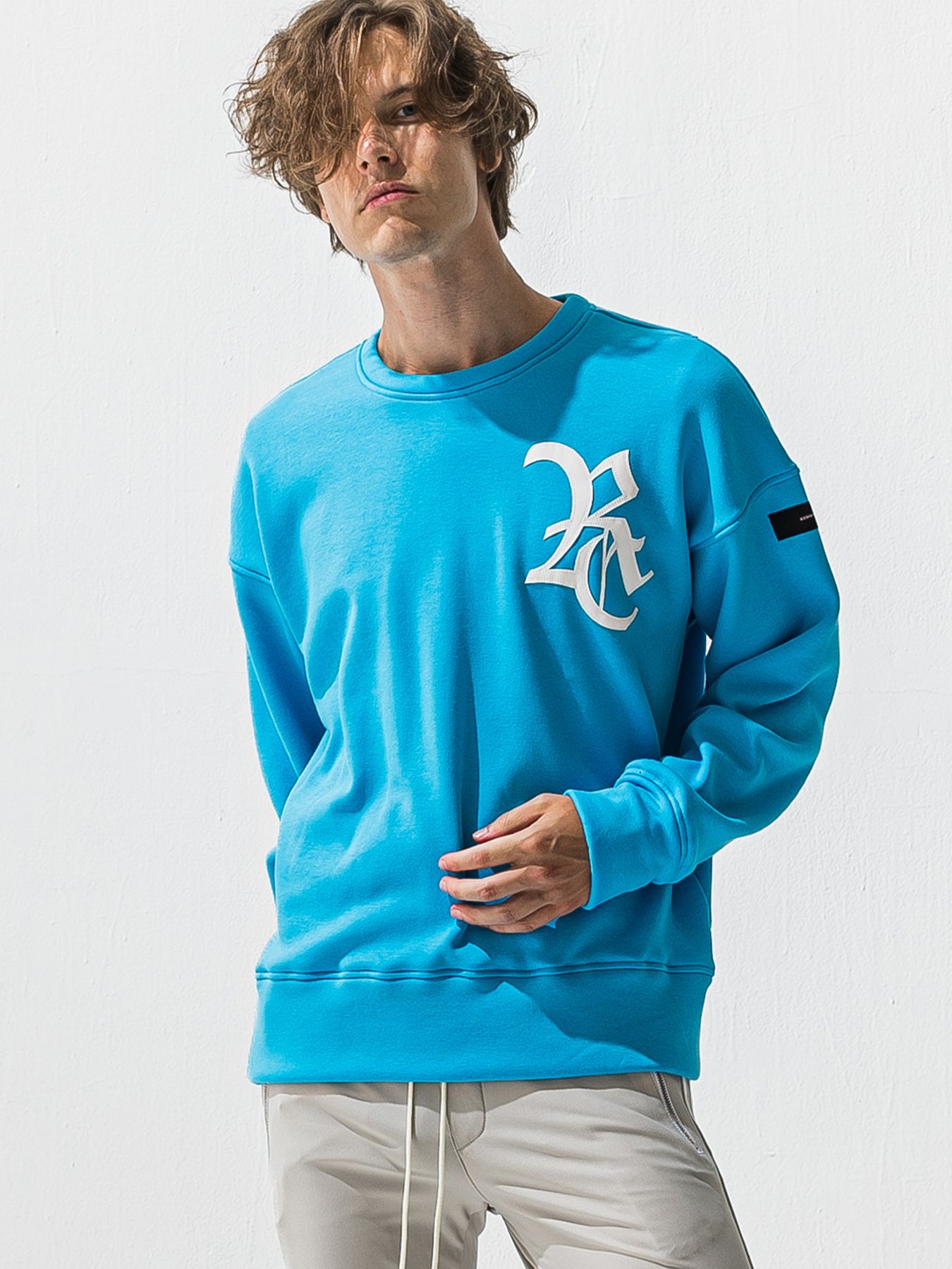 【予約品 9月6日(日) 締切】RC VELOURS FLEECE DROP TRAINER / RCレザーワッペン 裏起毛 ルーズトレーナー / ブルー